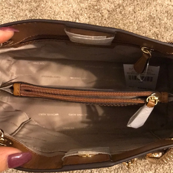 COPY - Authentic Michael Kors - Picture 5 of 8